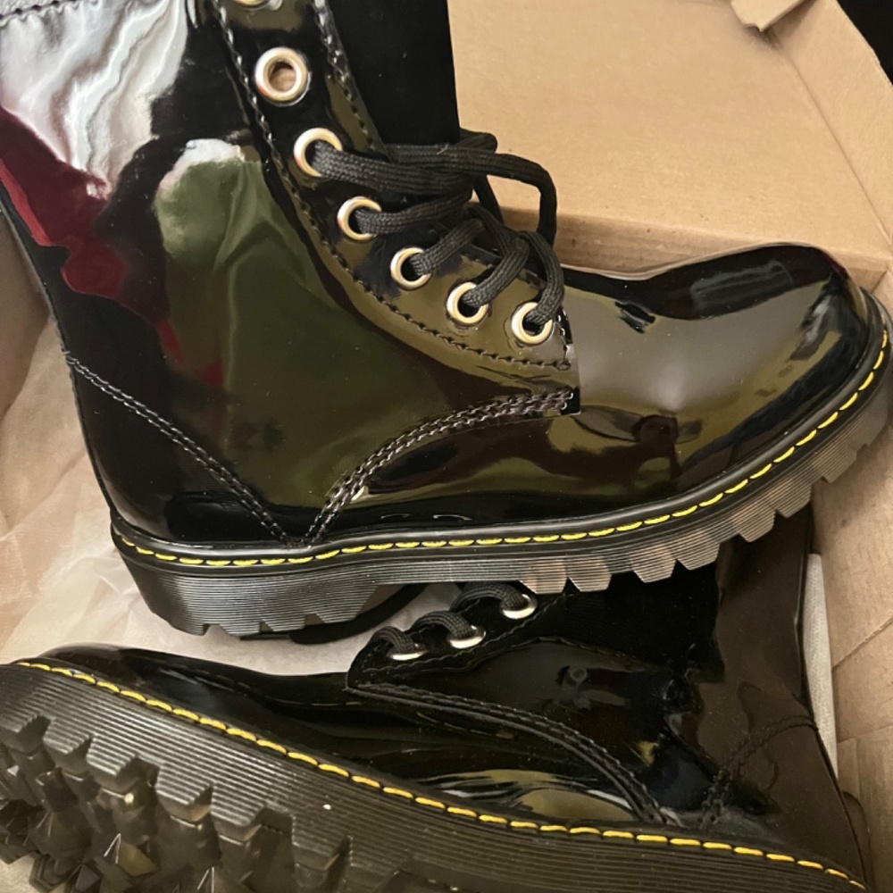 Black platform boots - Picture 2 of 2